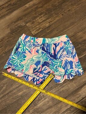 Lilly Pulitzer XS Blue Pink 4" Dahlia Designer  scalloped Beach Shorts Sri Lanka
